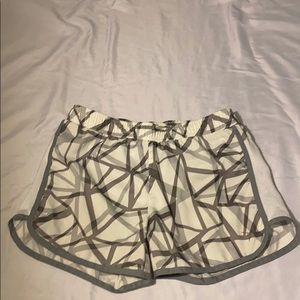 Old Navy Active Gray Geometric Shorts